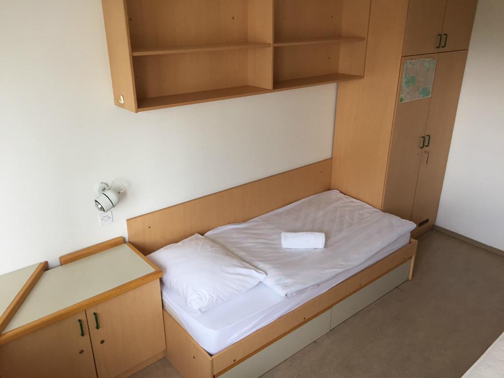 Summer Residence Hostel リュブリャナ エクステリア 写真
